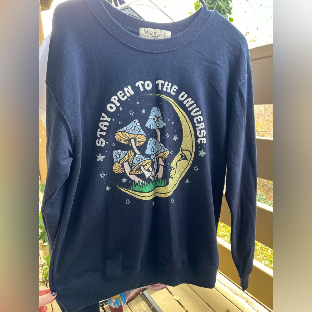 Hippie moon and mushroom pull over